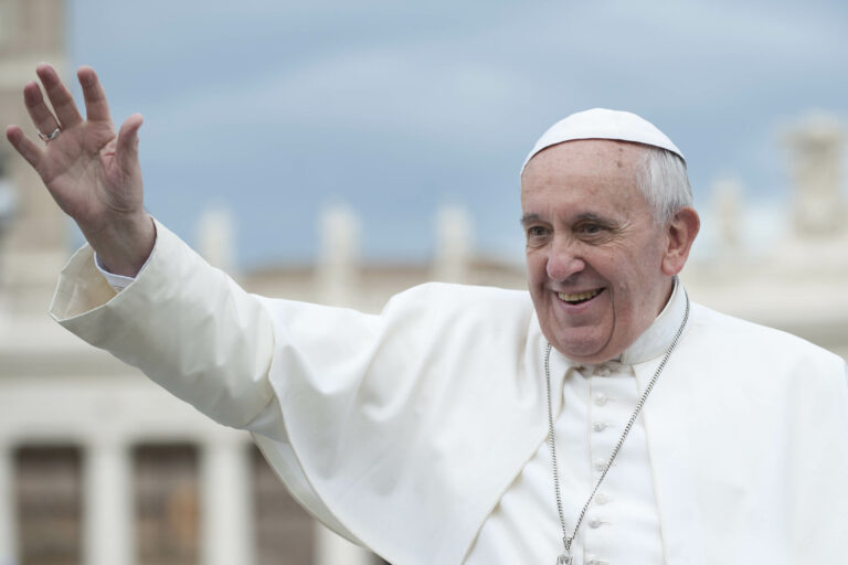 Papa Francesco rifiuta la laurea honoris causa in Medicina dell’Università di Salerno