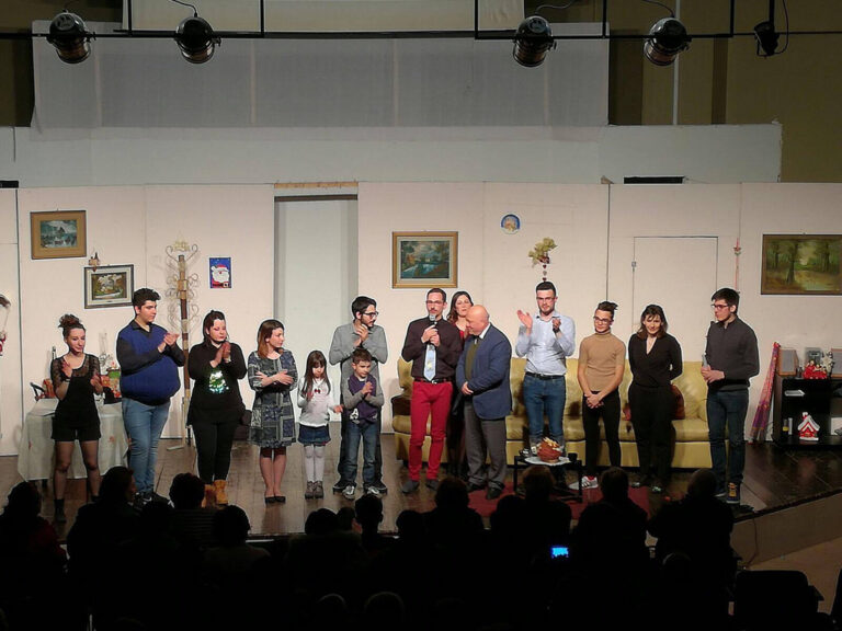 Grande successo per la Compagnia Teatrale ”Sant’Arsenio-Ieri, oggi e domani” a Montoro Inferiore