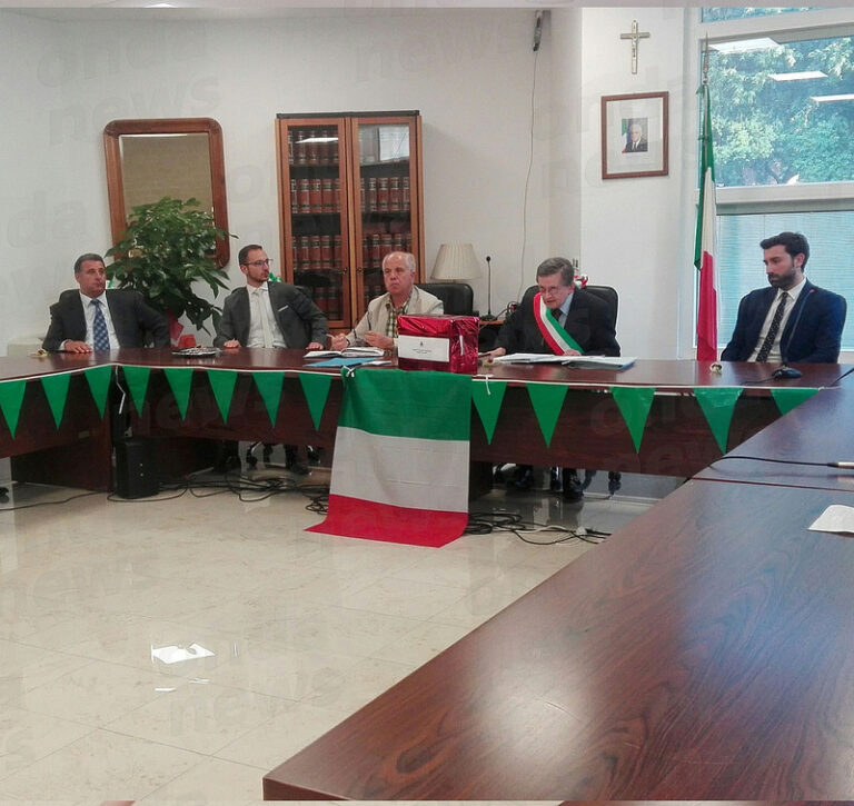 Sant’Arsenio: si insedia il Consiglio comunale, Donato Pica giura da Sindaco