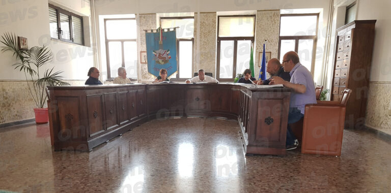 Atena Lucana: il Consiglio comunale approva il rendiconto di gestione ma la minoranza non ci sta