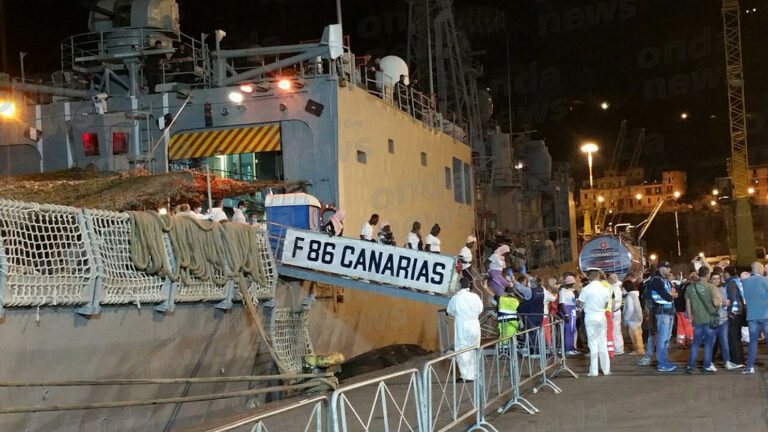 Sbarco notturno al Porto di Salerno. Arrivati oltre 500 migranti con la nave Canarias