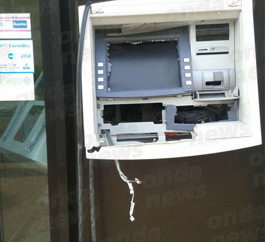 furto bancomat palomonte evidenza