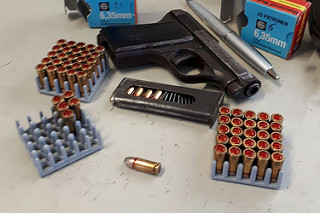 Trova una pistola del secolo scorso e la detiene illegalmente. Denunciato imprenditore cilentano