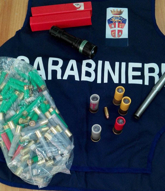 Nasconde in casa illegalmente cartucce per pistola e fucile. Denunciato 58enne nel Cilento