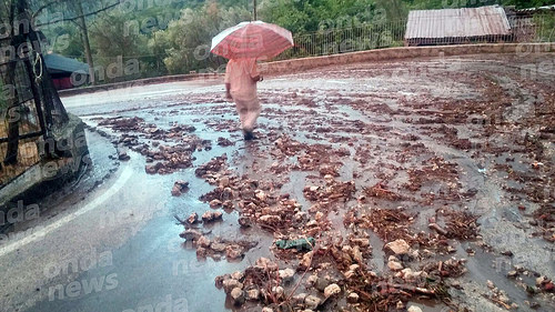Frana la montagna di San Rufo. Fango e detriti nel centro abitato – Foto e Video
