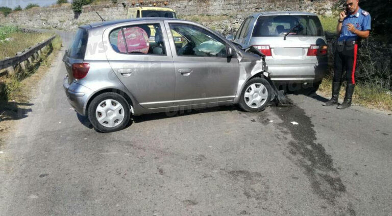 Scontro tra due auto a Capaccio. Tra i feriti una donna e una bambina di Sassano