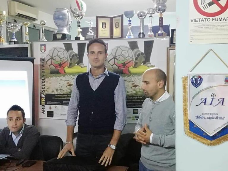 L’arbitro della Serie B Martinelli alla Sezione di Sala Consilina: “Servono serietà e impegno”