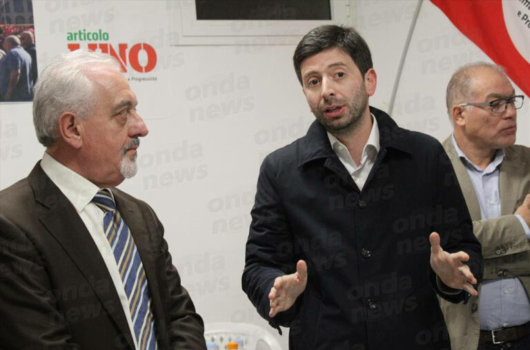 Roberto Speranza inaugura il circolo del partito Articolo 1-MDP a Vietri di Potenza
