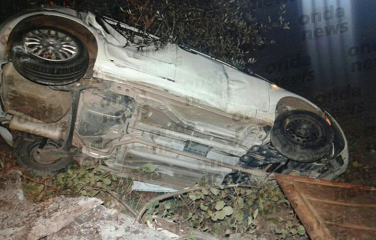 Incidente a San Gregorio Magno. Perde il controllo dell’auto e finisce fuori strada