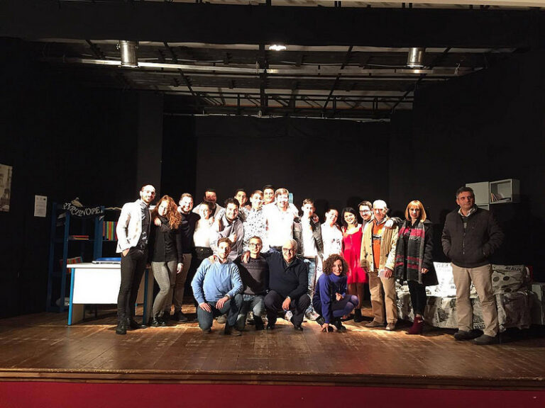 Risate e applausi per il Festival Teatrale Santarsenese. Ieri in scena la compagnia “Attori per caso”
