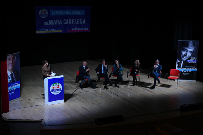 Elezioni politiche. Marzia Ferraioli si presenta a Vallo della Lucania accompagnata da Mara Carfagna