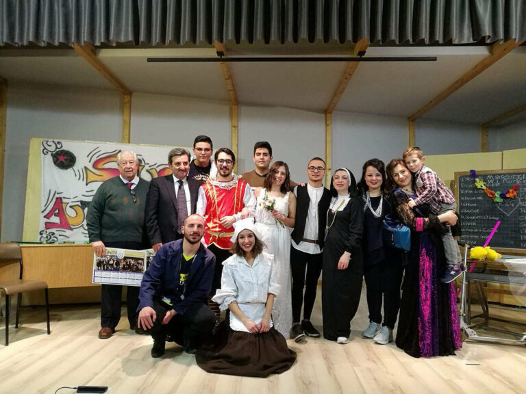Successo per gli attori di “Sant’Arsenio ieri oggi e domani” alla rassegna “Teatro a Casa Marone”