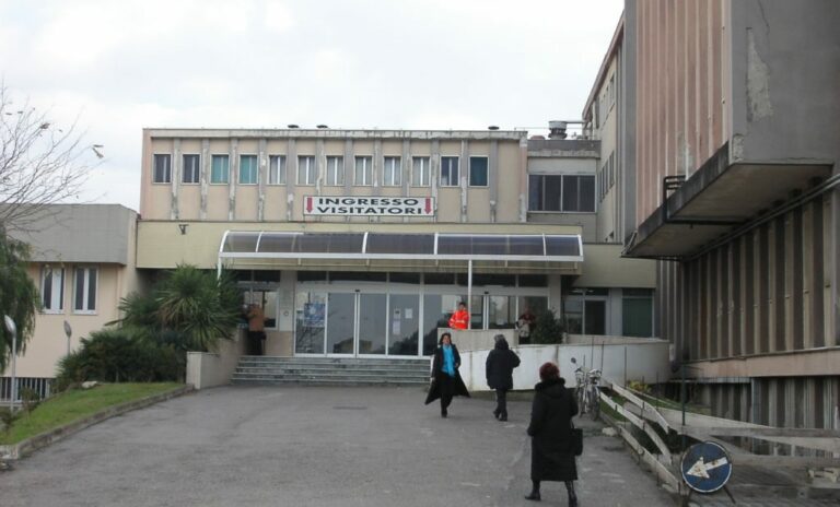 Escrementi di topi e gravi carenze igienico-sanitarie. Chiusa la sala mensa dell’ospedale di Battipaglia