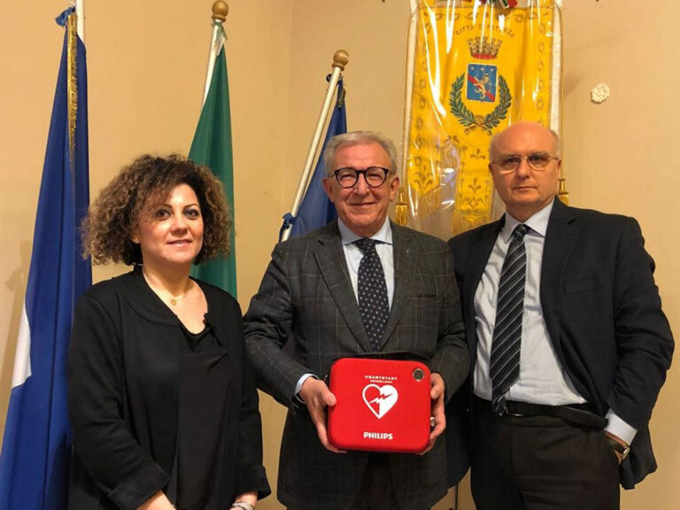 La Banca Monte Pruno dona defibrillatori per due palestre del Comune di Potenza