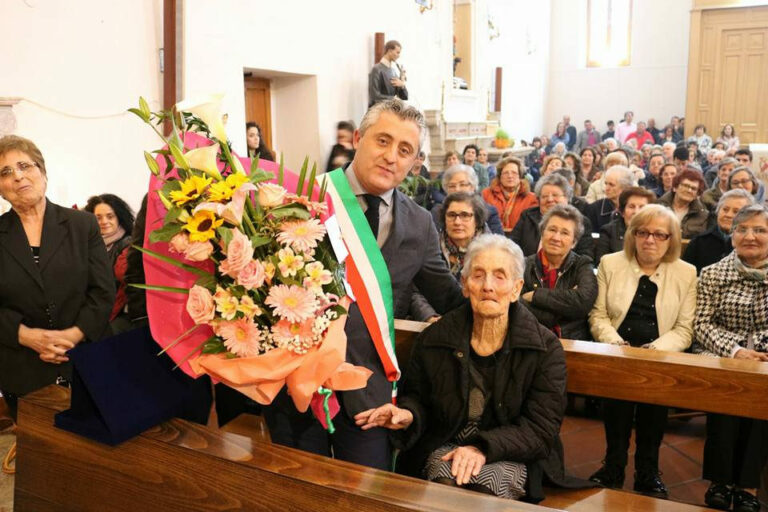Comunità in festa a Bella per i 100 anni di nonna Costanza Pacella