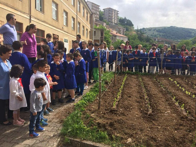 “Educare i piccoli al cibo e alla vita”, a Montesano sulla Marcellana inaugurato il primo orto didattico