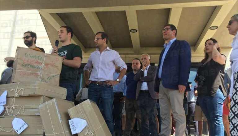 “Diciamo basta al Sistema Basilicata”. A Potenza protesta del centrodestra dopo l’inchiesta sulla Sanità