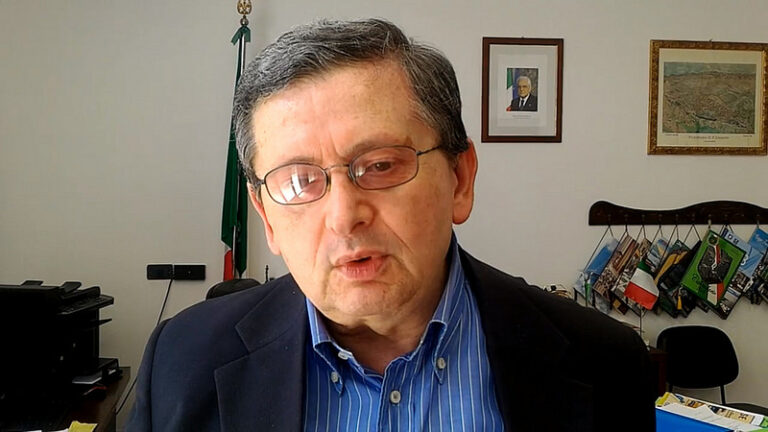 Scippo durante il mercato a Sant’Arsenio.Il plauso del sindaco Pica agli agenti della Polizia Municipale