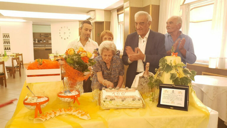 La comunità di Polla festeggia i 100 anni di nonna Marianna Padovano