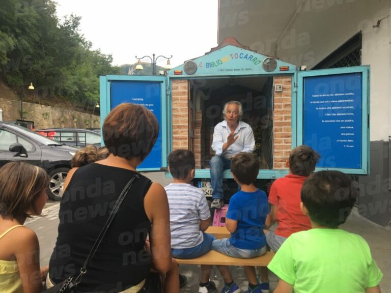 Un “Bibliomotocarro” per diffondere la cultura dei libri ai piccoli. Tappa a Vietri di Potenza