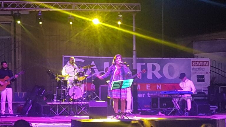 Successo di pubblico e divertimento a Montesano Scalo con il concerto dei Via Toledo a “Re Panuozzo”