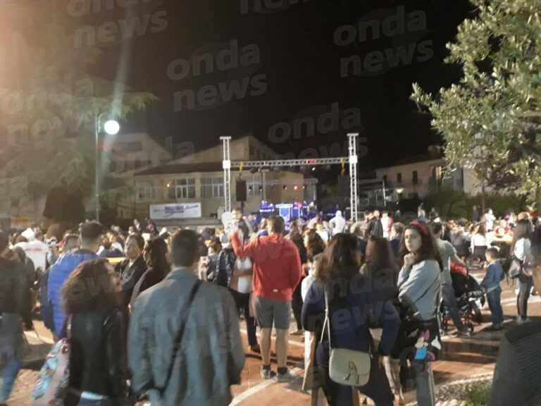 Questa sera “Re Panuozzo” a Montesano chiude i battenti con la “Notte Bianca della Tammorra”