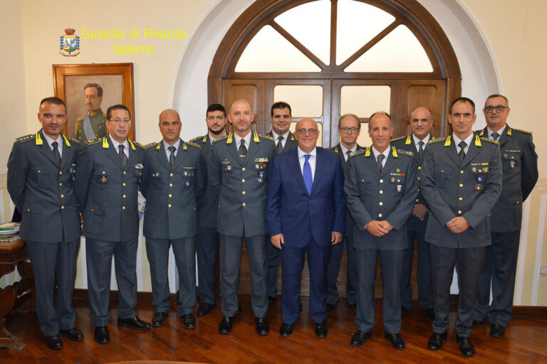 Il Prefetto di Salerno Francesco Russo fa visita al Comando Provinciale della Guardia di Finanza