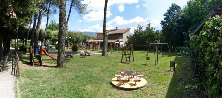 Sant’Arsenio: dopo anni di abbandono restituito ai bambini il parco giochi del quartiere San Rocco