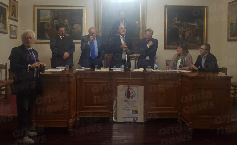 Sala Consilina: presentato il libro di Felice De Martino “La Repubblica dei gigli bianchi”