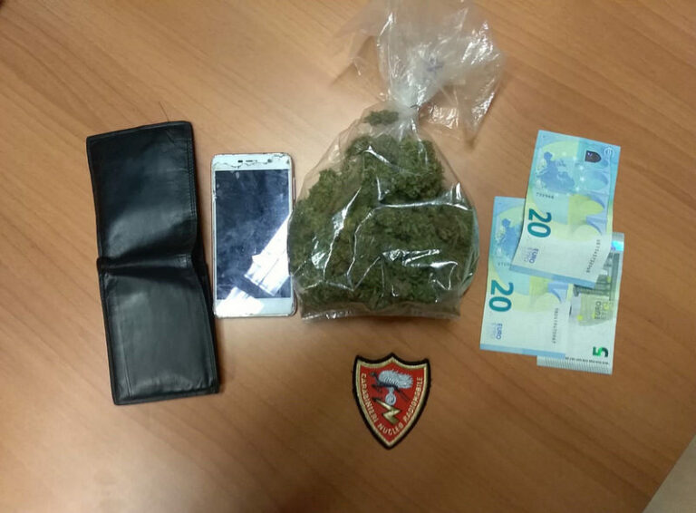 Nasconde 90 dosi di marijuana negli slip. Arrestato 33enne di Altavilla Silentina