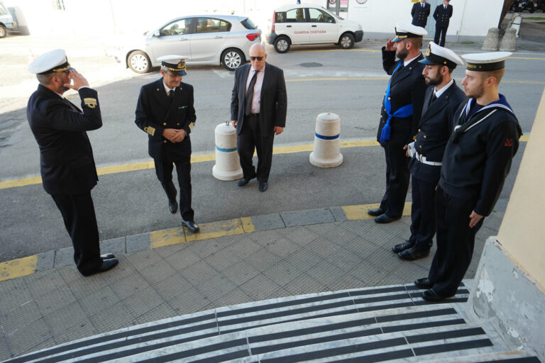 Il Prefetto Francesco Russo visita la Capitaneria di Porto di Salerno e la Sala Operativa