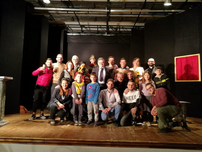 Una commedia degli equivoci diverte il pubblico della prima serata del “Festival Teatrale Santarsenese”