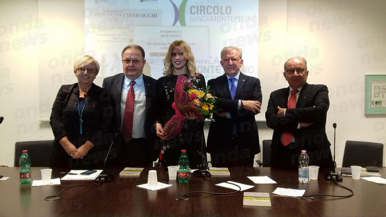 Sant’Arsenio: presentato alla Banca Monte Pruno il libro “Visto con i tuoi occhi” di Manuela Donghi