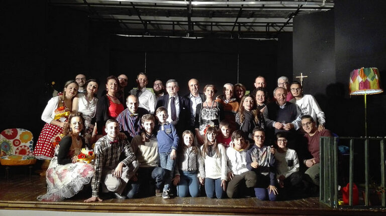 Festival Teatrale Santarsenese. Una 6^ serata ricca di risate e riflessioni con la Compagnia “Ipercaso”