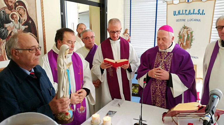 Ospedale di Potenza. L’Arcivescovo, Mons. Ligorio, celebra l’eucarestia nel reparto di Oncologia medica