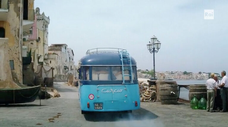 Il bus d’epoca delle Autolinee Curcio in scena sul set de “L’amica geniale” in onda su Rai 1
