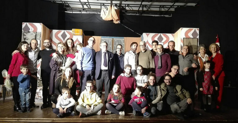 Sul palco del Festival Teatrale Santarsenese la comicità della Compagnia “Eduardo” di Sala Consilina