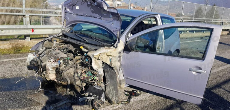 Montesano: perde il controllo dell’auto e sbatte contro il guardrail. Ferita 51enne del posto