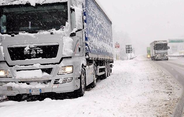 Neve e gelo. Il Prefetto di Potenza vieta il traffico ai mezzi pesanti su Strade Statali e Provinciali