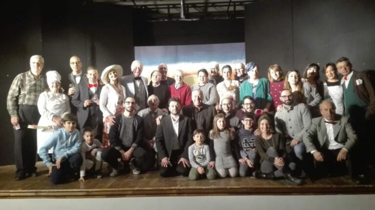 Festival Teatrale Santarsenese. La Compagnia”Le voci di dentro” porta in scena “Ditegli sempre di si”