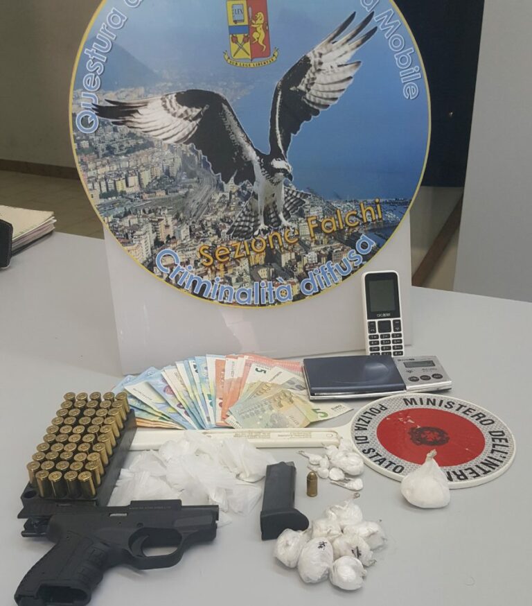 Sorpreso con la cocaina tenta di disfarsene gettandola sotto un’auto. Arrestato pregiudicato a Salerno