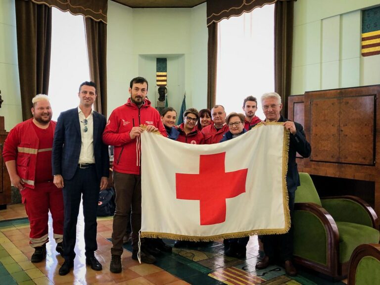 Giornata Mondiale della Croce Rossa. Esposte le bandiere dell’associazione nei Comuni del Salernitano