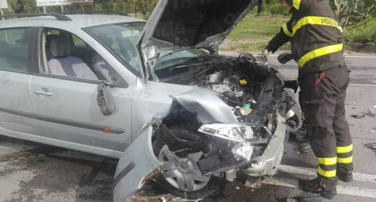 Scontro tra due auto a Policastro Bussentino. Ferita una ragazza di Santa Marina