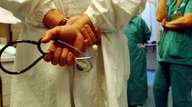 Bambino di 10 anni precipita dal secondo piano a Battipaglia. E’ fuori pericolo