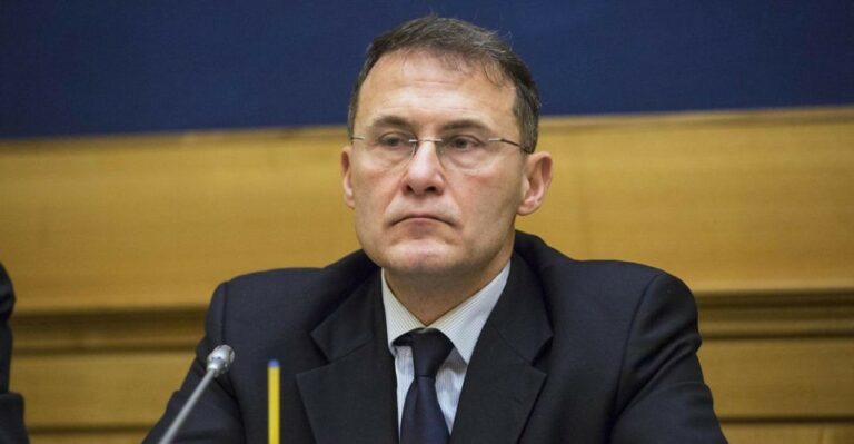 Incendio in un’azienda di rifiuti a Battipaglia. Cirielli: “Presenterò interrogazione al ministro Costa”