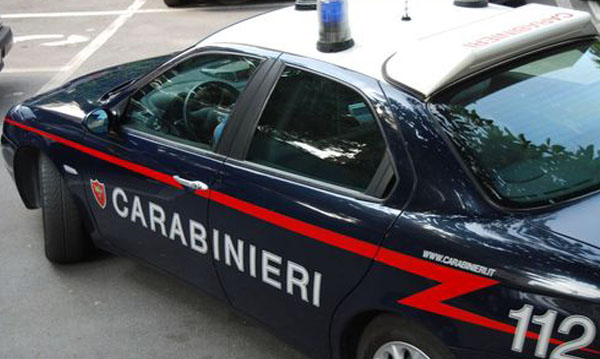 Manodopera irregolare in un laboratorio tessile di Campagna. Denunciati due cittadini stranieri