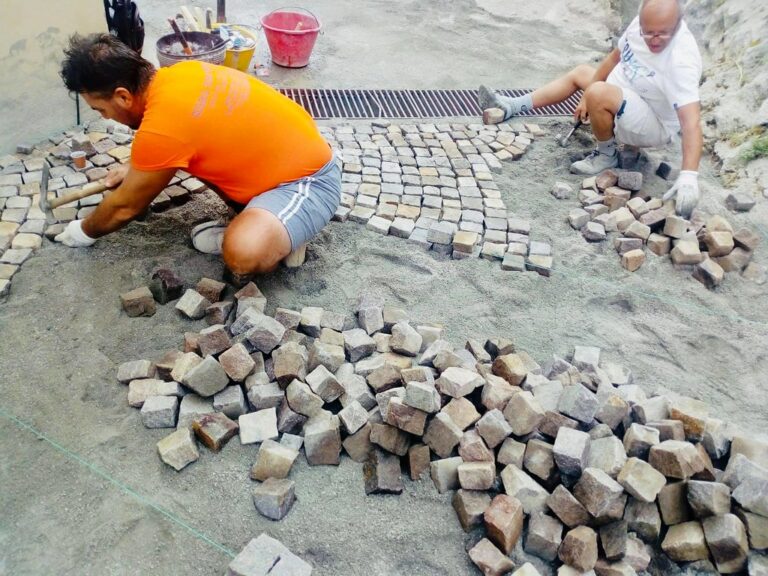 A Vietri di Potenza dopo decenni i lavori di messa in sicurezza di via Sant’Angelo nel centro storico