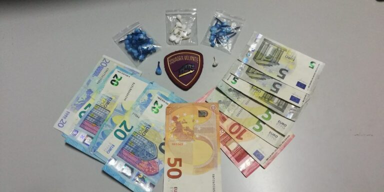 Per strada con 45 dosi di cocaina da spacciare. Arrestati a Salerno due giovani fratelli pusher