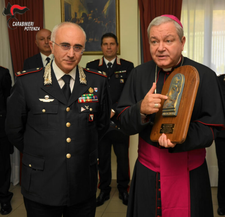 A Potenza l’Arcivescovo Ordinario Militare per l’Italia Marcianò visita i Comandi militari della Lucania