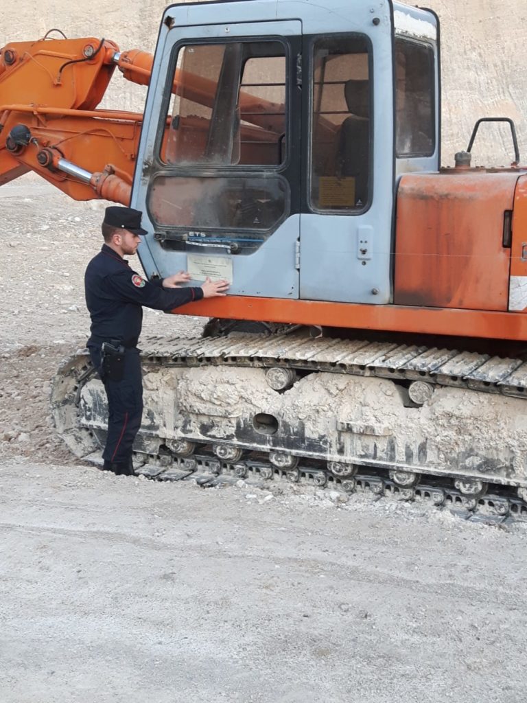 Esercitano abusivamente l’attività estrattiva in una cava di Battipaglia. Denunciati